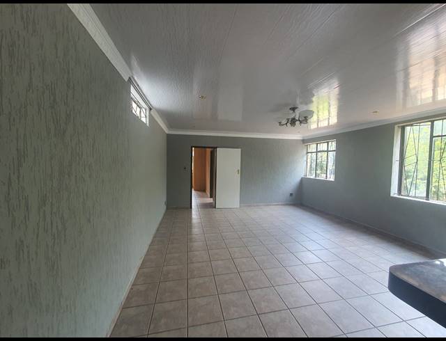 2 BEDROOM APARTMENT TO LET IN THREE RIVERS PROPER
